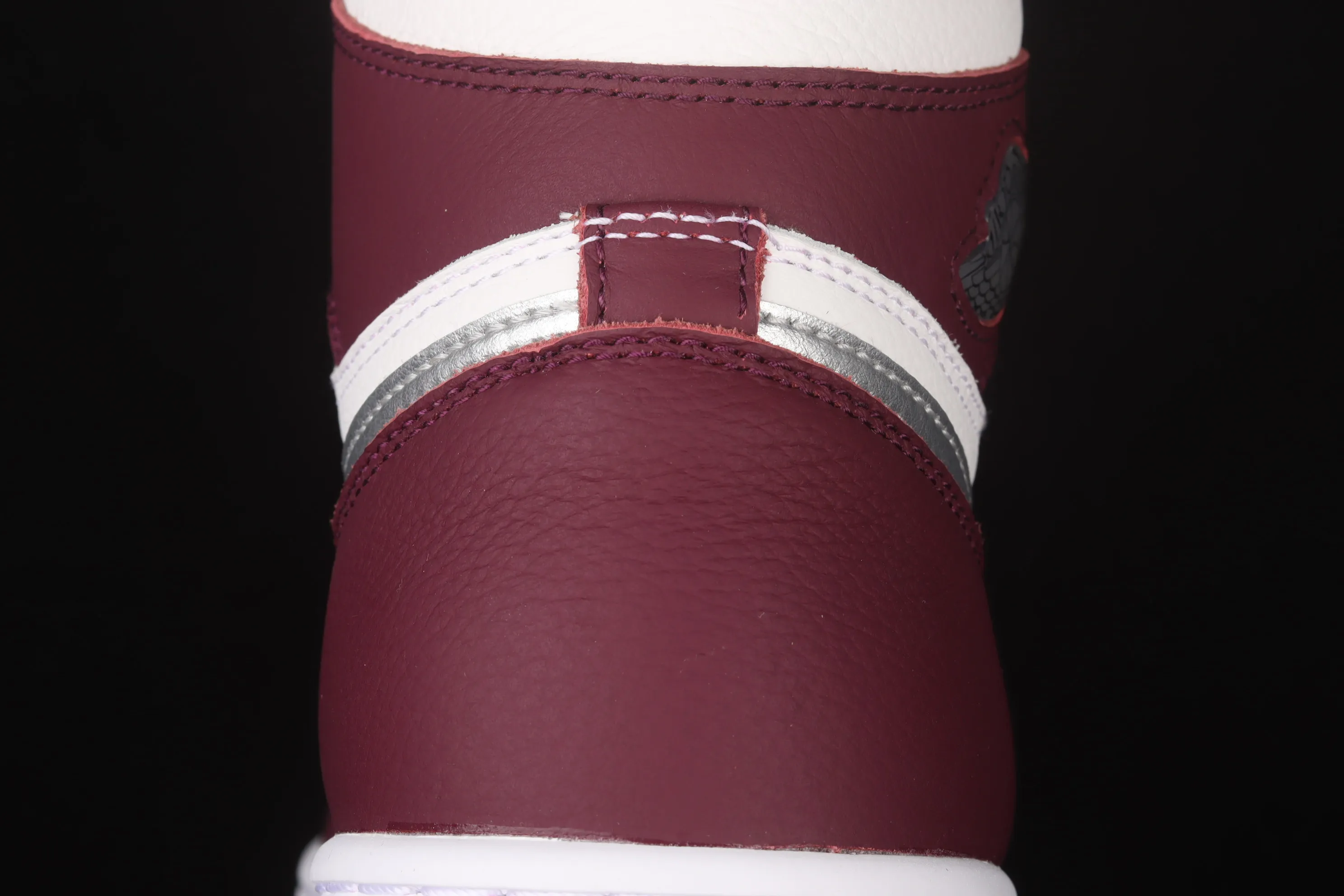 All categories Air Jordan Jordan series basketball shoes Air Jordan 1 High pure original version Air Jordan 1 Retro High OG "Bordeaux" AJ1 Joe 1 Bordeaux burgundy high-top basketball shoes 555088-611